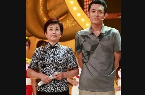 当红被丈夫抛弃却退圈出国,如今69岁成女总裁_朱明瑛