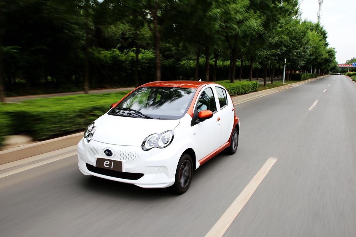 能爬陡坡能跑赛道:小身板大能量—比亚迪e1 vs 欧拉r1_搜狐汽车