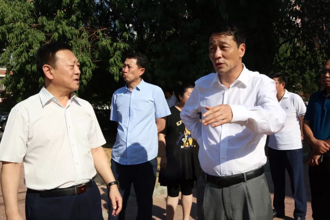 市委书记市人大常委会主任赵长富就西市区老旧小区改造进展情况进行