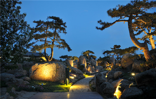 园林照明要走亮化艺术化生态化的道路