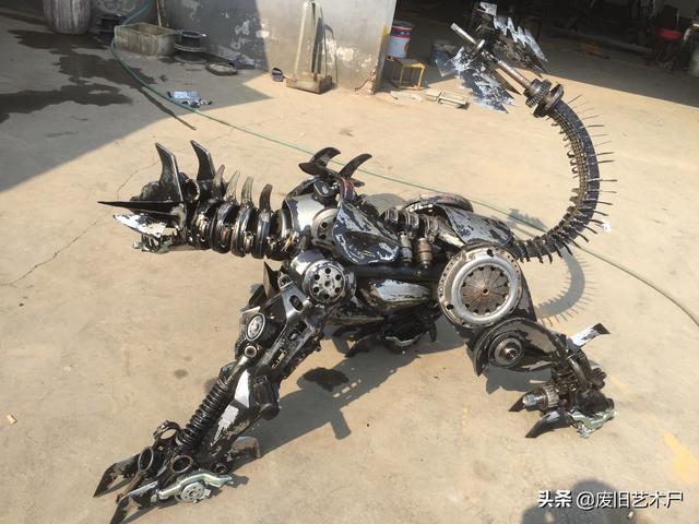 农村一小伙喜欢养狗但是又讨厌掉毛拉粑粑生病所以就想了个好办法