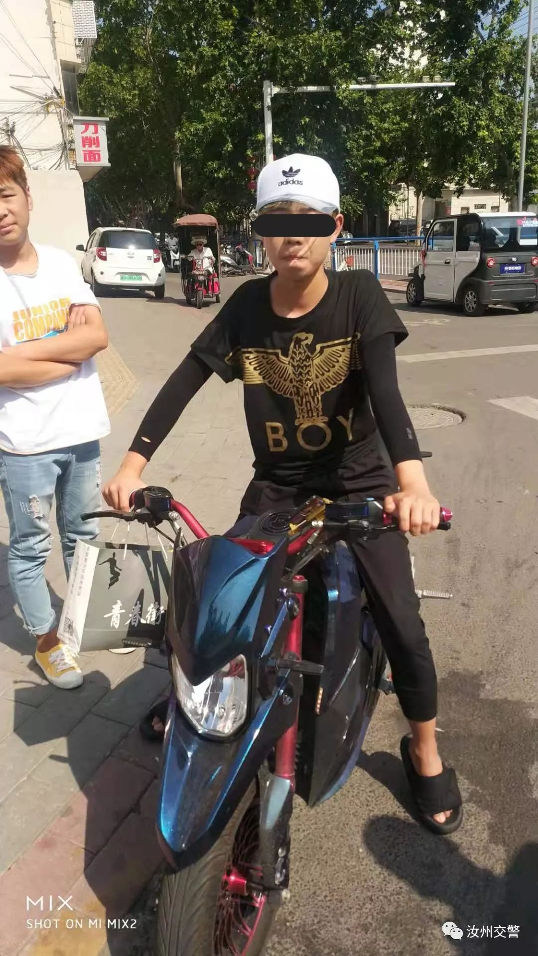 一群骑着鬼火电动车的炸街族被抓居然都是未成年