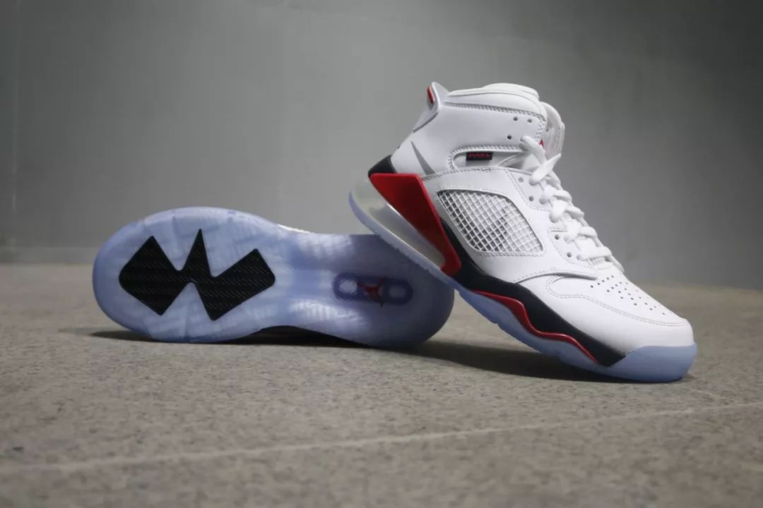 bt限量发售复古与机能的双重气质浑然一体airjordanmars270