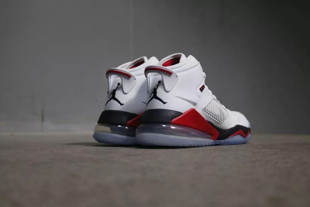 bt限量发售复古与机能的双重气质浑然一体airjordanmars270