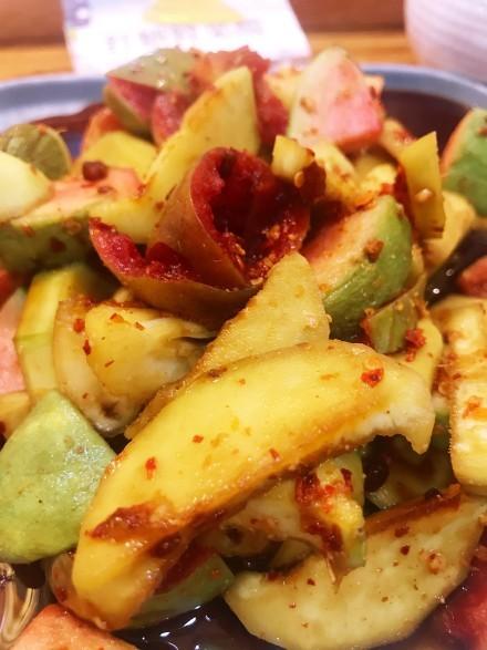 是老陈醋;贵州人的酸,是酸汤鱼;到了柳州人这里,他们的酸是酸粉,酸野