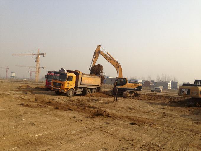 由于建筑基坑工程多在土质地基或软弱岩层地基下施工,挖土量一般都较