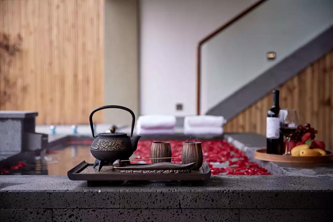 私密汤池摒弃一身的浮躁,在浪漫的私密汤池里,重拾身心的自在愉悦.