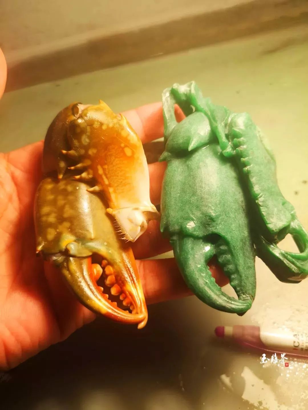 300块买了块干涩的翡翠,一只大螃蟹的创意翻万倍