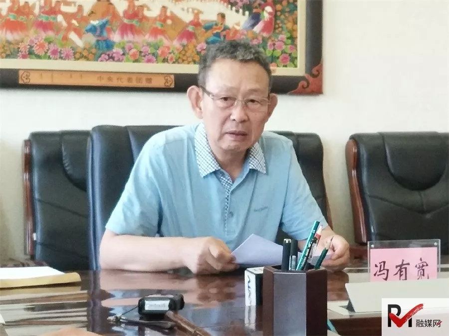 保障厅综合处处长李文钢主持会议并就媒体关注的问题回答了记者提问