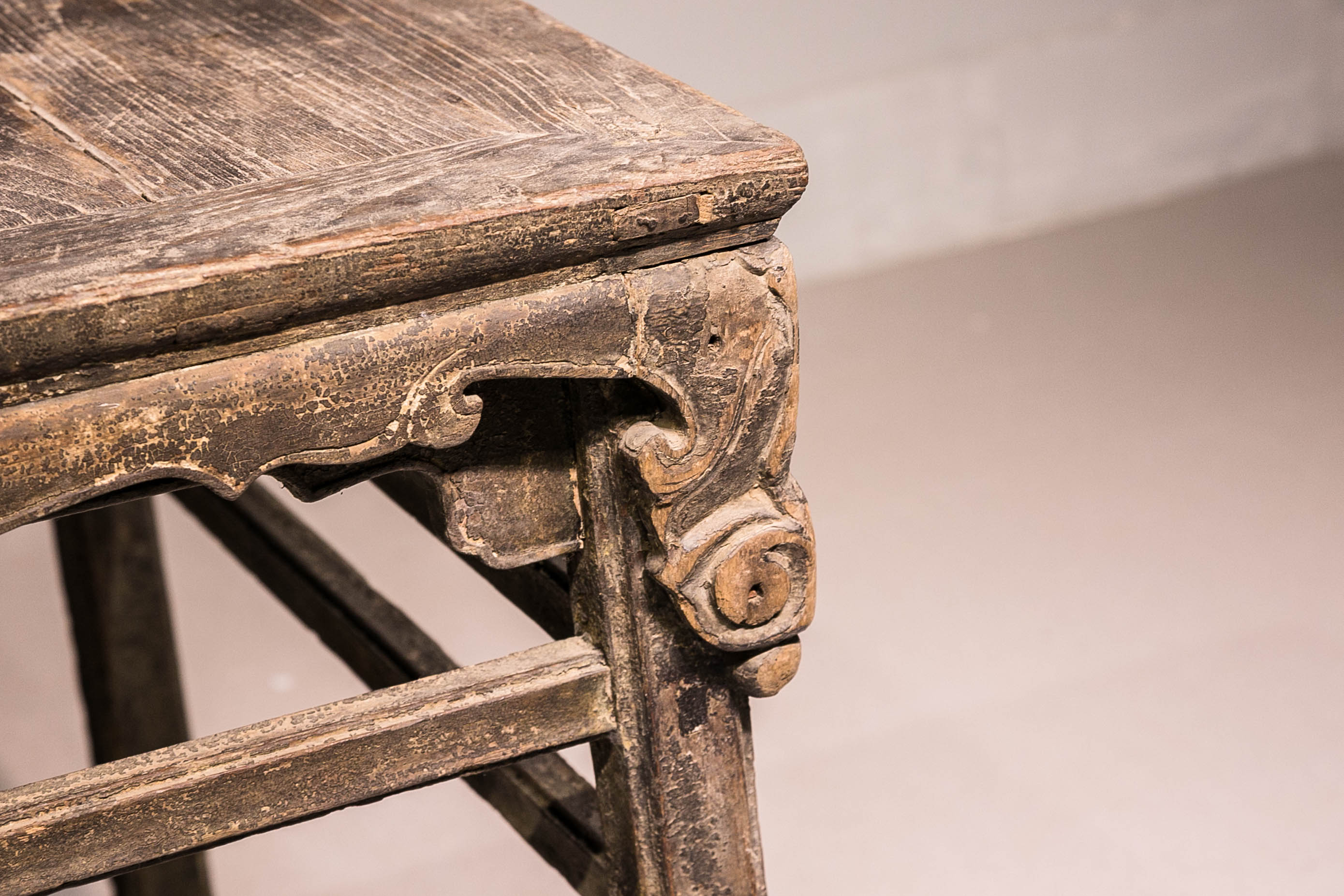 明清家具之明式黑漆展腿式双牙板方桌