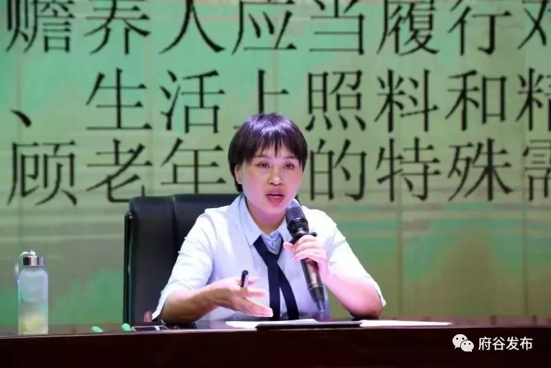 讲座上,陕西华庸律师事务所律师汪琴详细介绍了包括老年人经济上供养