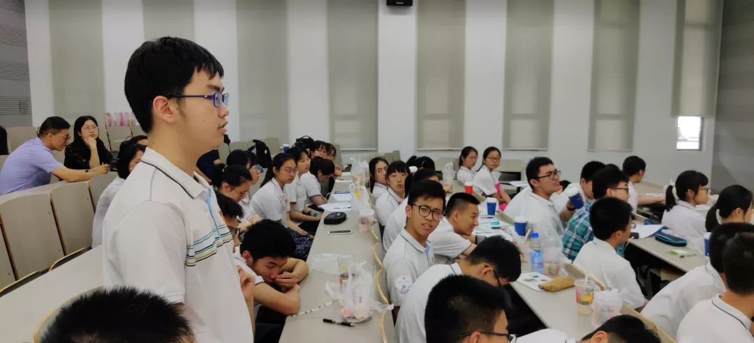 携手高校,赢在e时代,吴淞中学苗圃班参观同济大学汽车学院