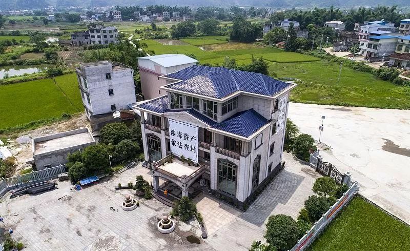 航拍大毒枭张加爱豪华别墅, 占地两三亩高达4层, 装修富丽堂皇_柳江
