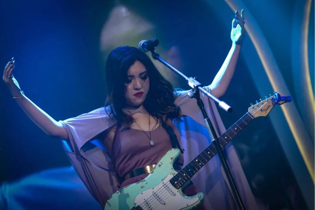 不太独立也不主流这个港女凭什么每场演出都爆满专访serrini树妮妮