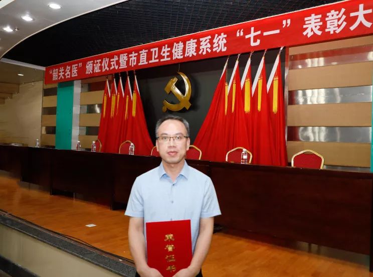 段建平是南雄市人民医院外二科主任,主任医师,他从事普外科工作26年