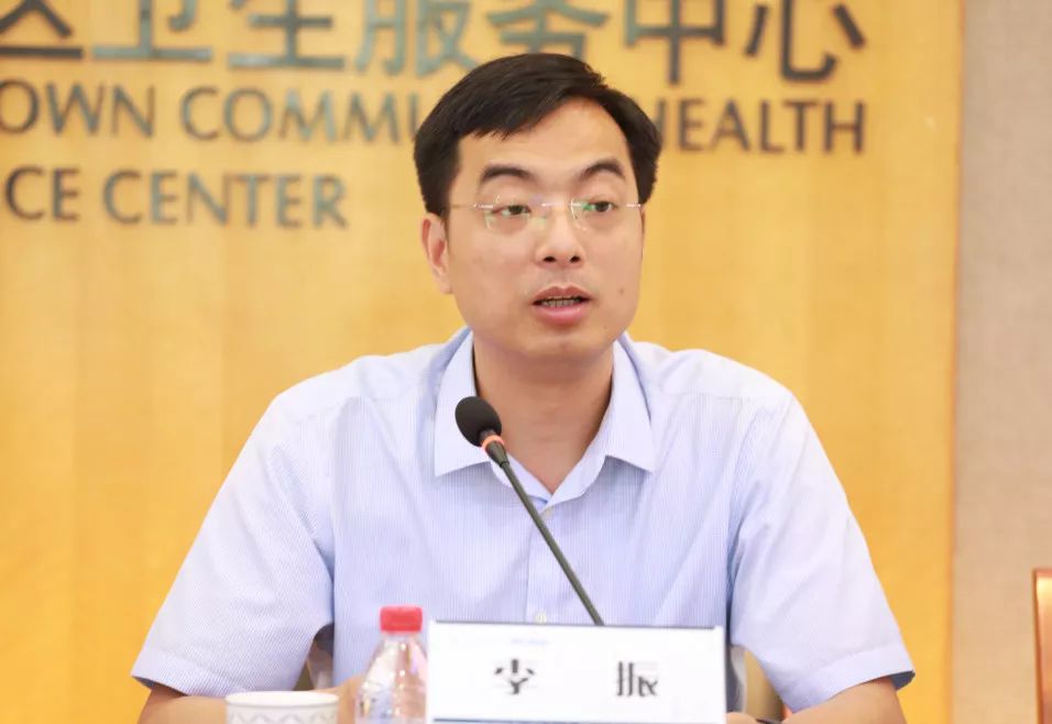 海宁市卫健局党委委员,副局长王华讲话海宁市中心医院医疗集团院长谢