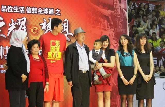 值得一说的是,虽然马晨菲的父母在中国体育界的地位很高,但是如今杜锋