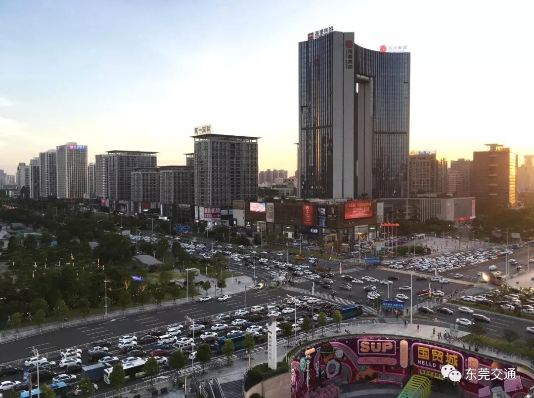 东至新源路,南至四环路,西至元美路,面积约6平方公里,地处东莞中心区