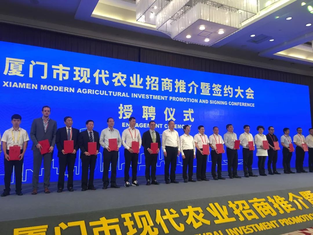 现代农业招商组组长陈秋雄向与会客商推介了厦门营商环境以及现代农业