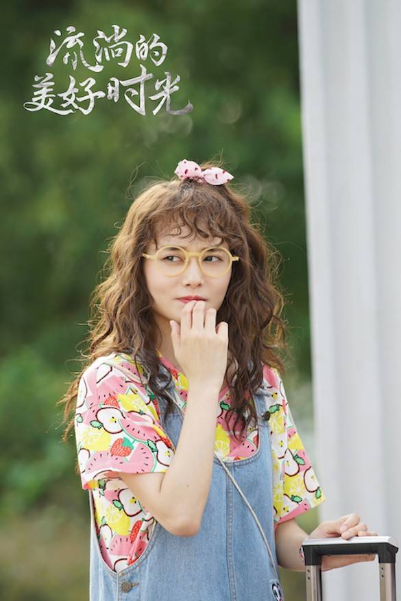 柴碧云逗趣搭车获评"萌智少女" 真实演绎《流淌的美好时光》_郝湉