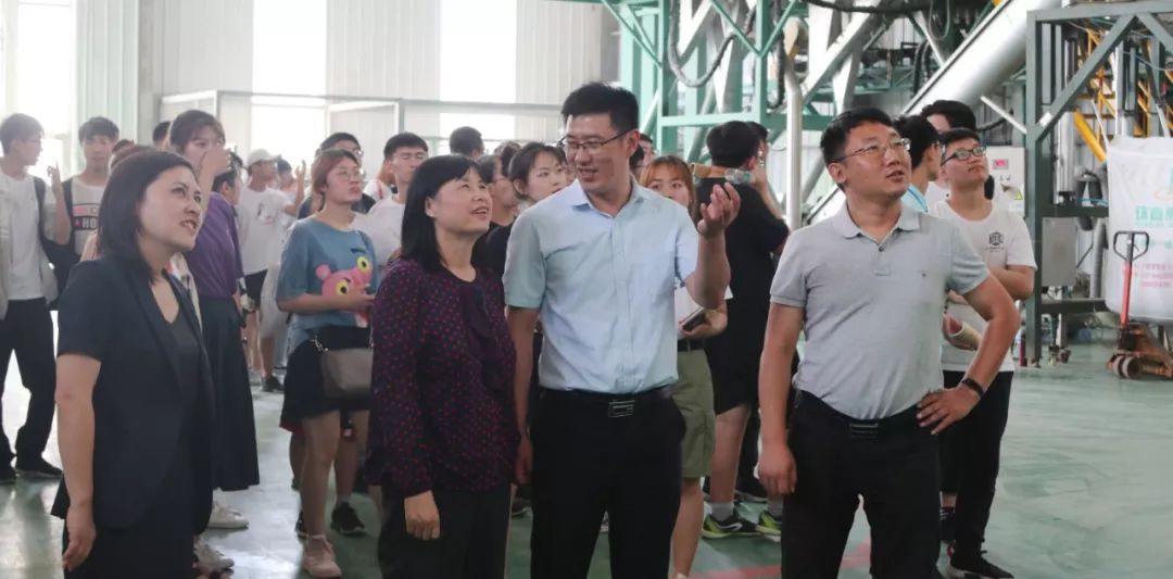 大连工业大学师生一行莅临环嘉集团参观学习