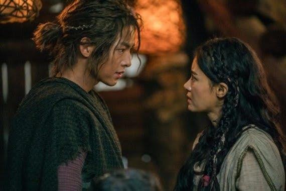 原创阿斯达年代记宋仲基双胞胎兄弟齐齐爱上金智媛,日后两人天差地别