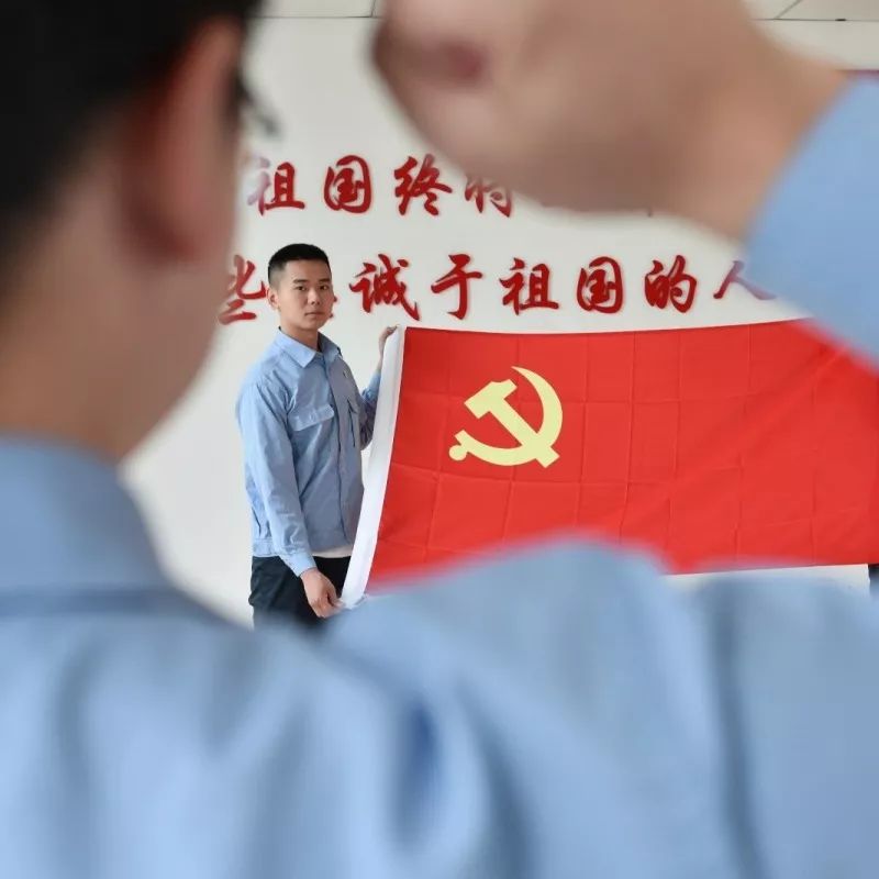 我与党旗合个影投票开始啦