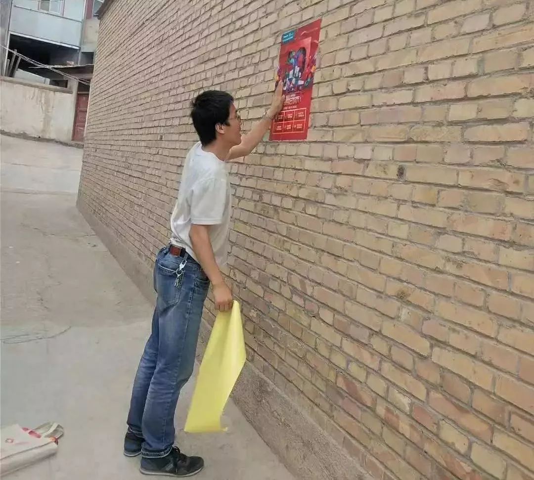 会宁执法局持续打击整治违法张贴小广告处罚两起