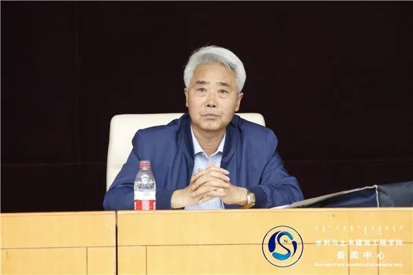 葛岱峰最后,李瑞平老师就实习计划,纪律考核等问题进行了讲解.