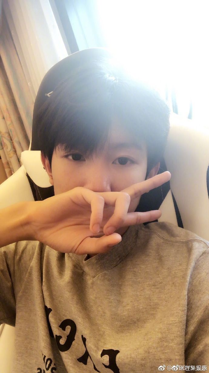 无敌剪刀手王源小合集,清清爽爽少年源令人心动