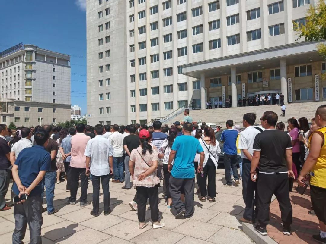 在禁行路口设置禁行牌6月15日,辽宁建昌县发布交通整治文件,其中对于