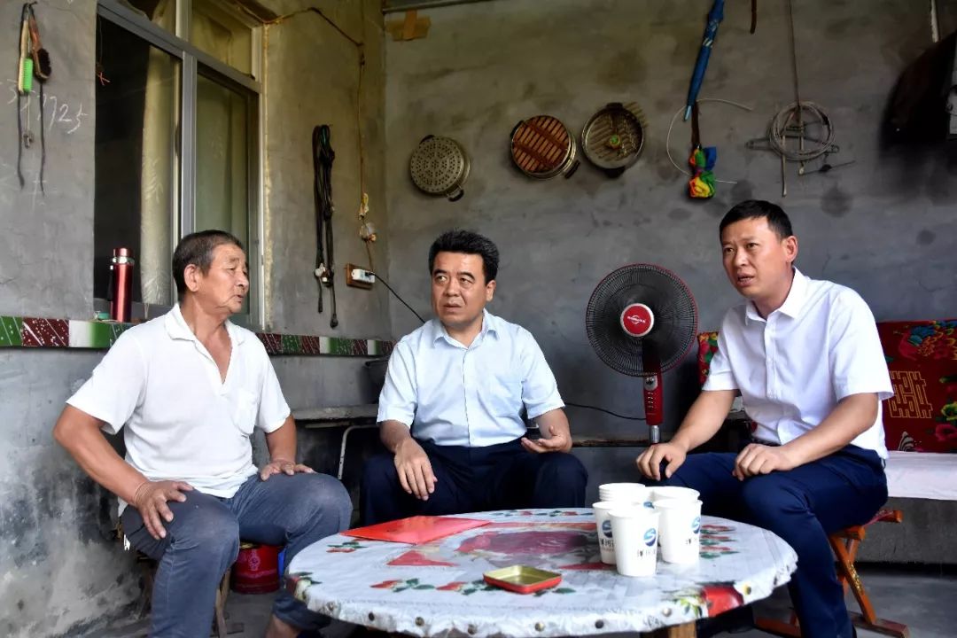 时政动态邹平市副市长市公安局局长张海滨到青阳镇走访慰问困难党员