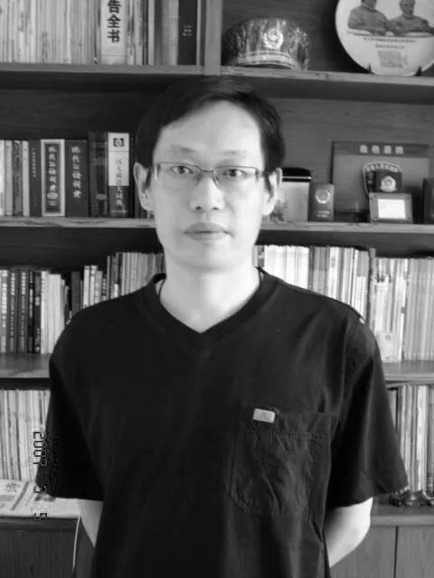 江帆,诗人,作家.现居北京.作品散见各类刊物及年度选本.