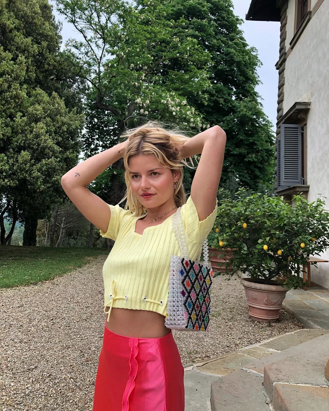 博主sabinasocol时髦不受限肉感女孩的舒适型法式穿搭法则