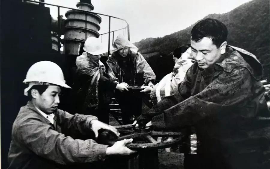 1966年武铜北副井开工▲武铜主井下掘▲原东乡铜矿大门▲原东乡铜矿