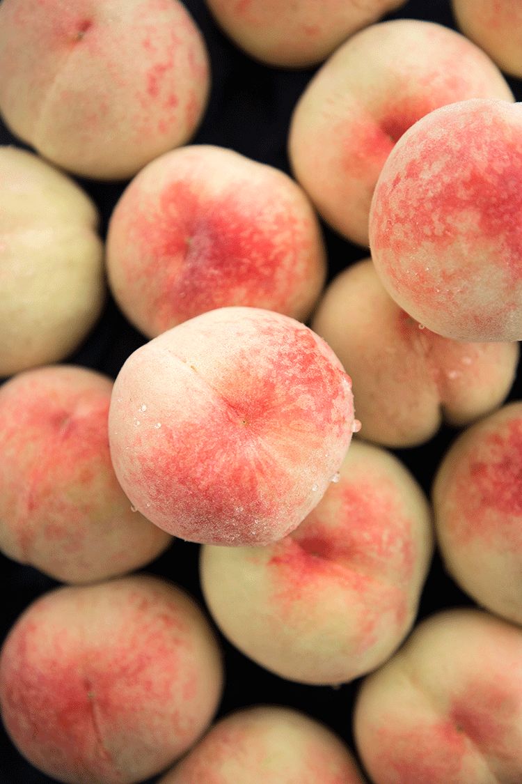 夏日桃子香满园清甜爆汁一个约半斤重