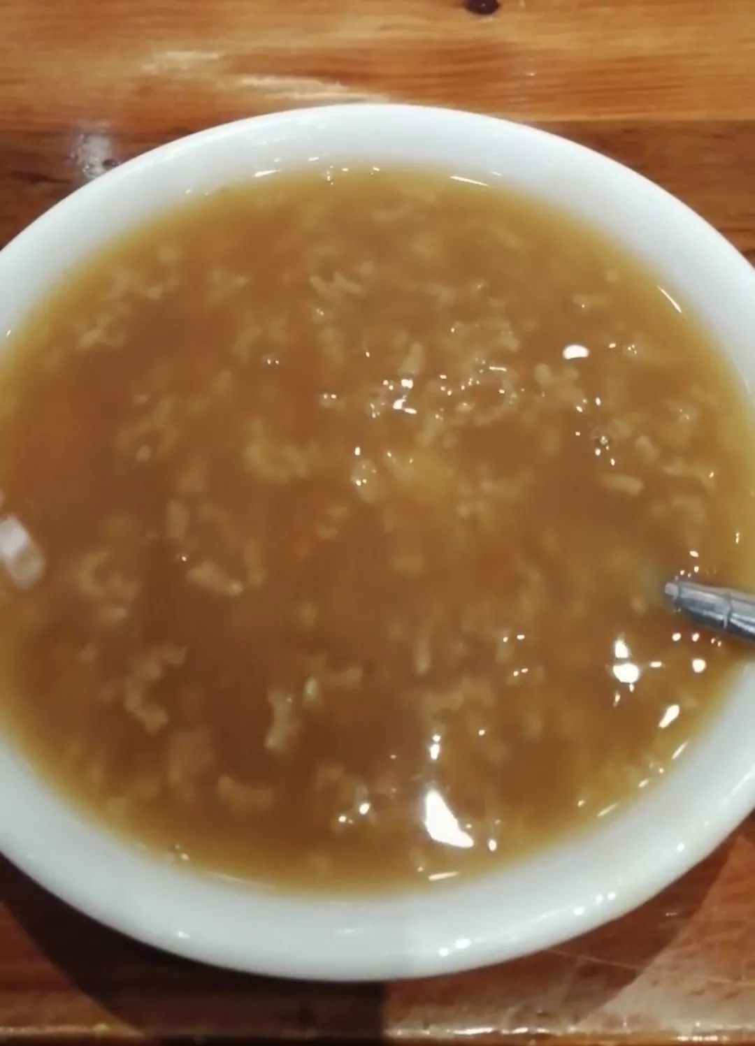 超多砂锅饭正在做 还有自助的凉菜可以吃 饭前来碗土红糖稀饭尝一下