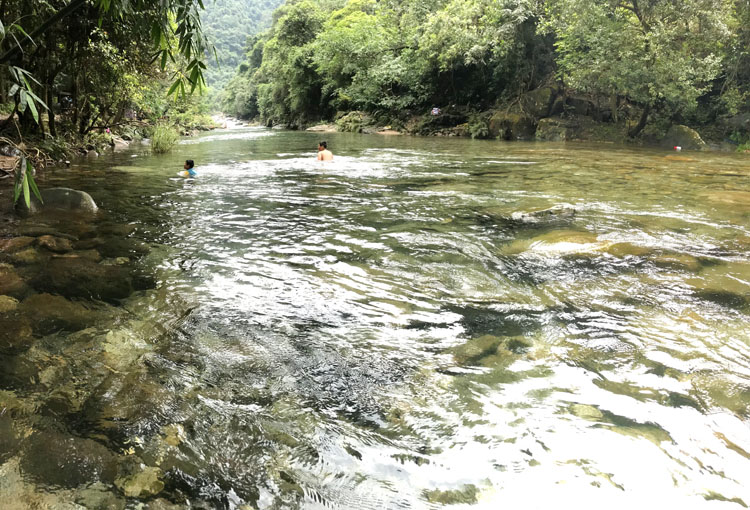 英德最美石门台溯溪泡潭子戏水避暑呼吸大自然氧吧清爽夏日探访深潭
