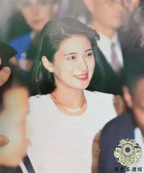 一组日本皇后老照片美智子年轻时很漂亮气质优雅迷人