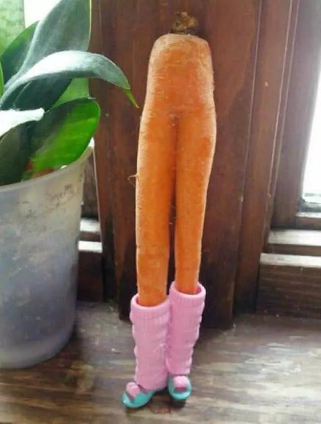 搞笑gif图:这位同学在看什么?