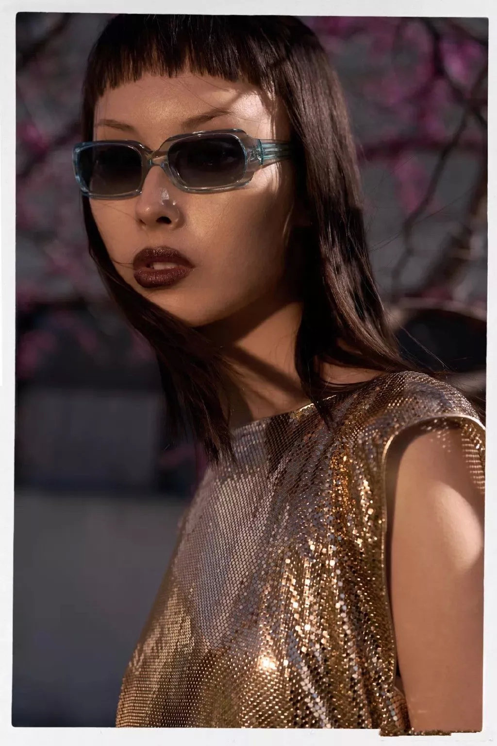 镜前凹造型时尚大片拍摄超模眼神凹造型