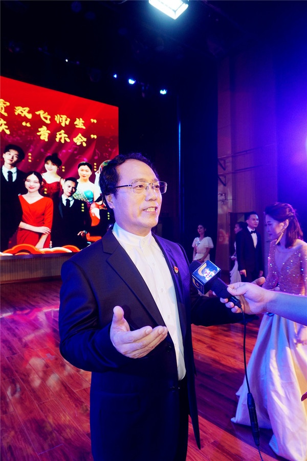 贾双飞师生庆七一迎国庆音乐会在广西教育学院唱响