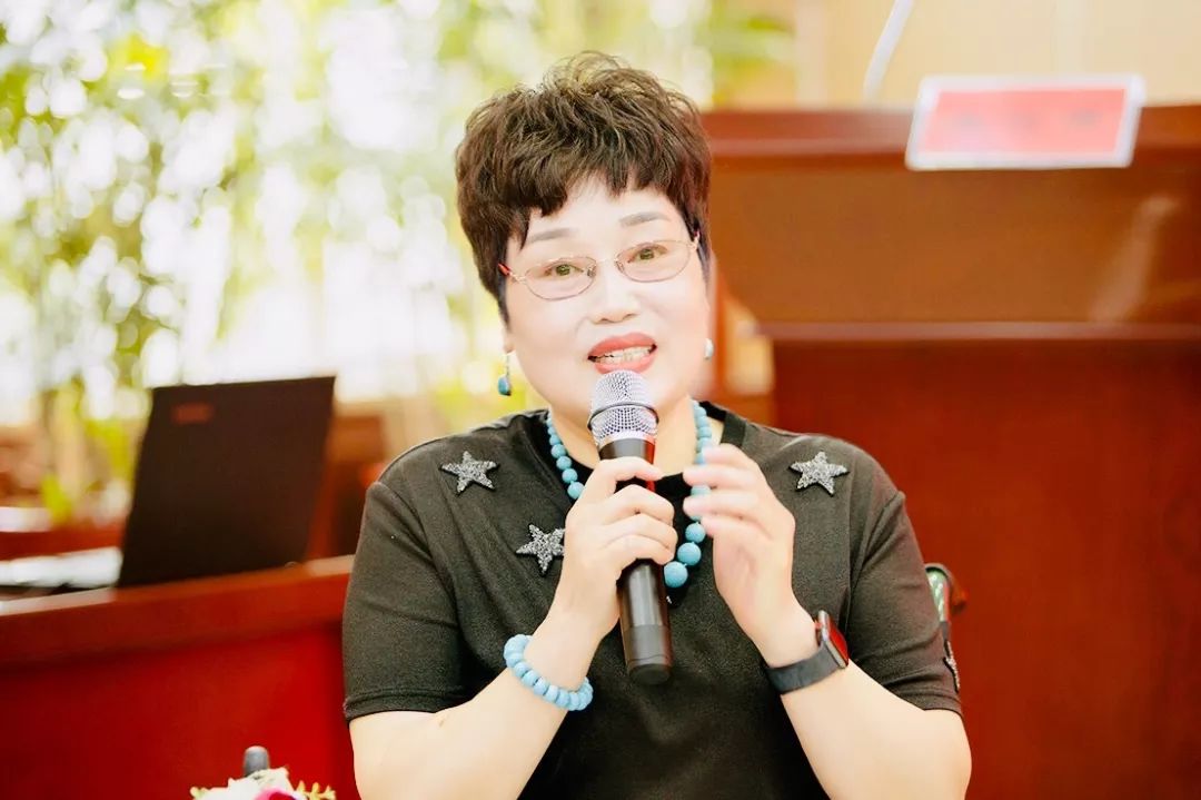 全省先进社会组织表彰会│李丽世界上越分越多的唯有爱