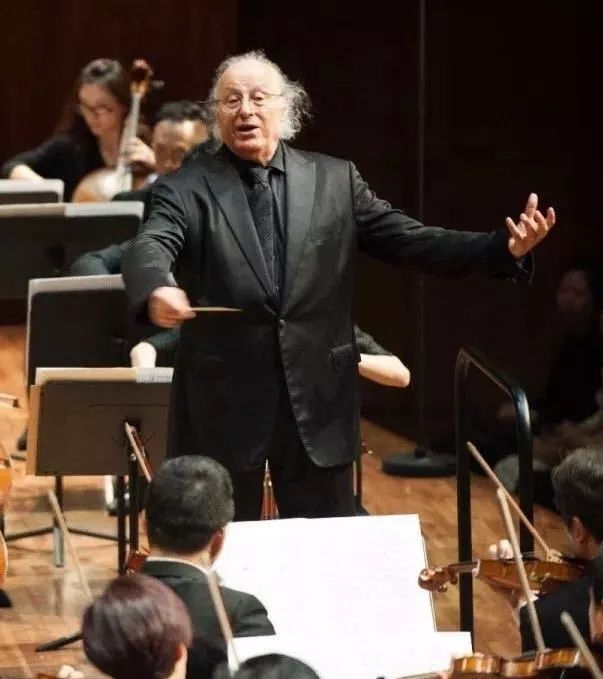 斯皮瓦科夫,约书亚·贝尔,宓多里,和大提琴家王健,林恩·哈勒尔将与