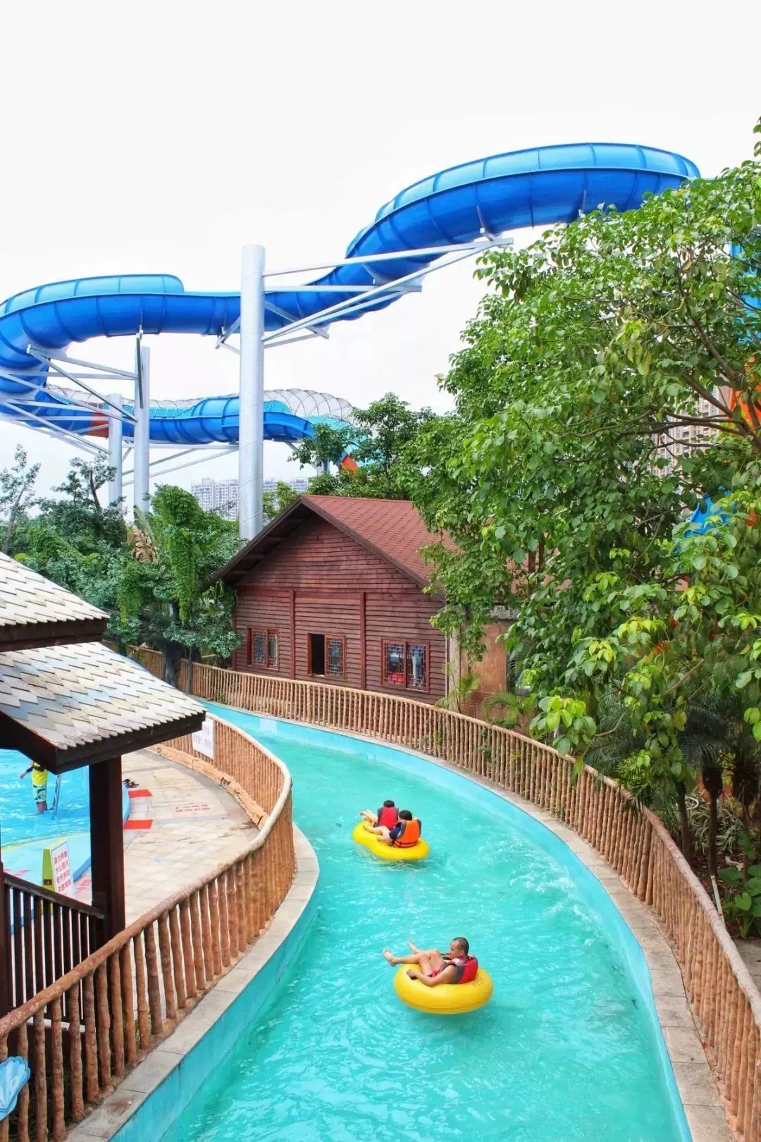 酷爽来袭这个暑假只用1999元不限次数带你在凤岭水世界嗨翻天