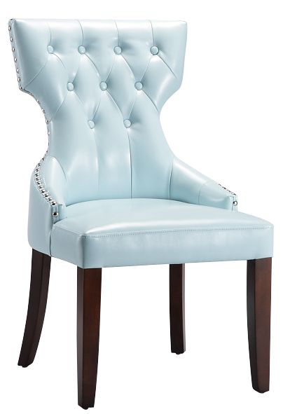 除了时尚的杰西卡餐椅餐桌被选用外,还有休憩的沙发也是作为荧屏宠儿