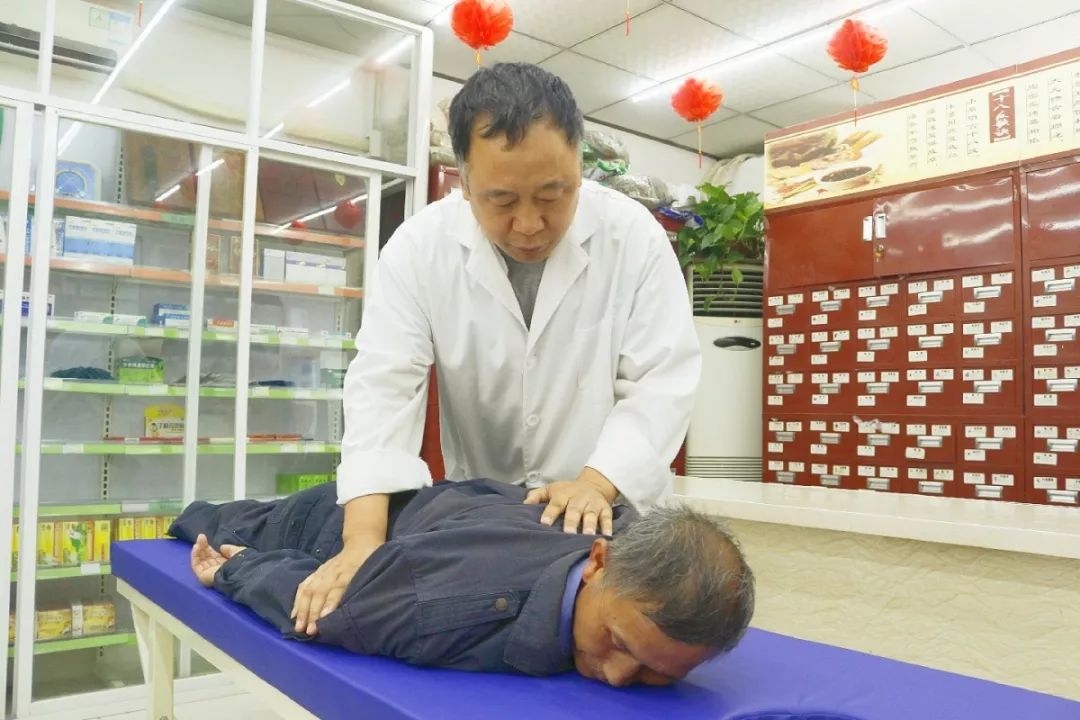 资深老中医王丙南坐诊松鹤堂,开阳老百姓可以免费把脉啦!