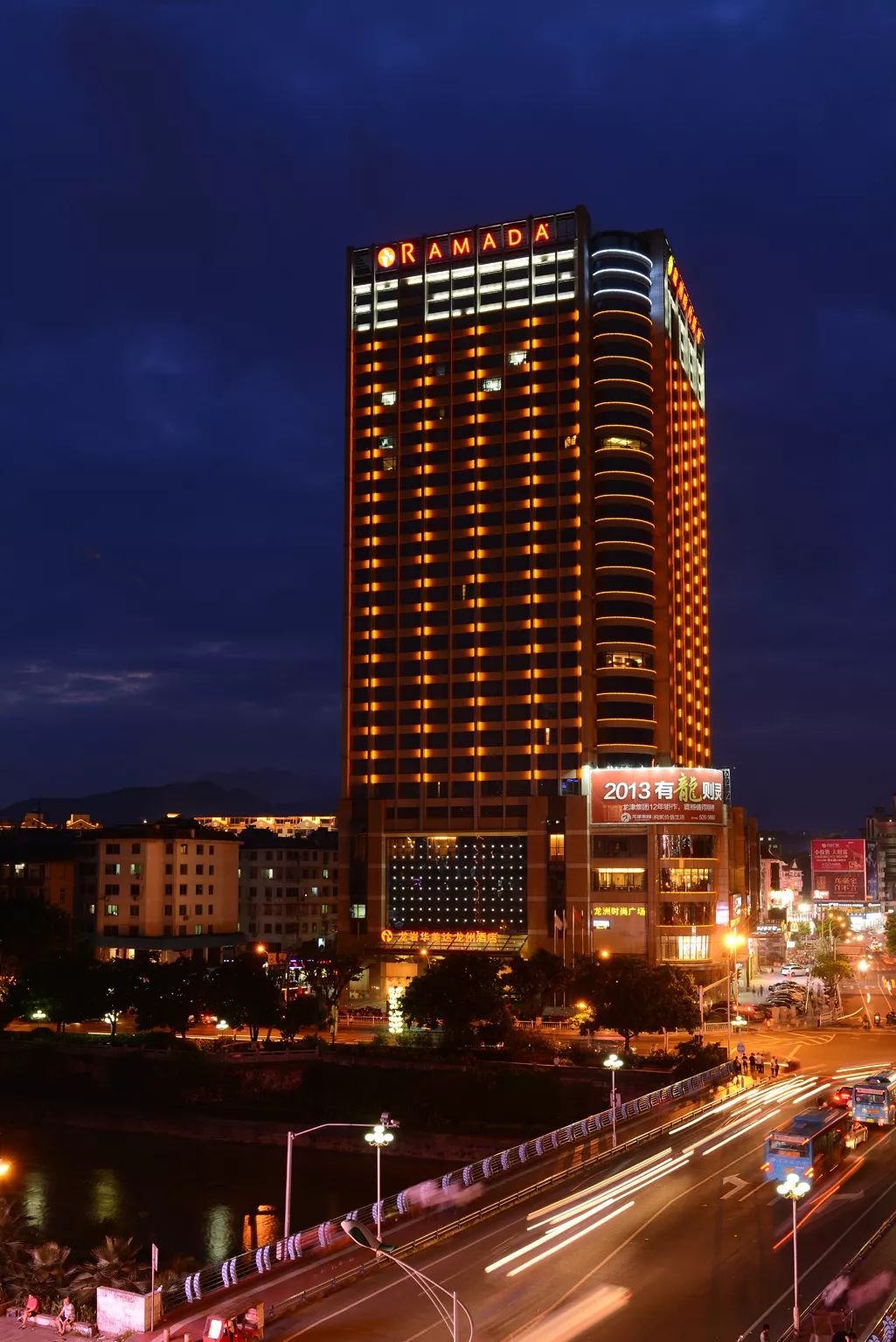 498元入住龙岩华美达龙州酒店2大1小住繁华市中心自助早餐自助晚餐