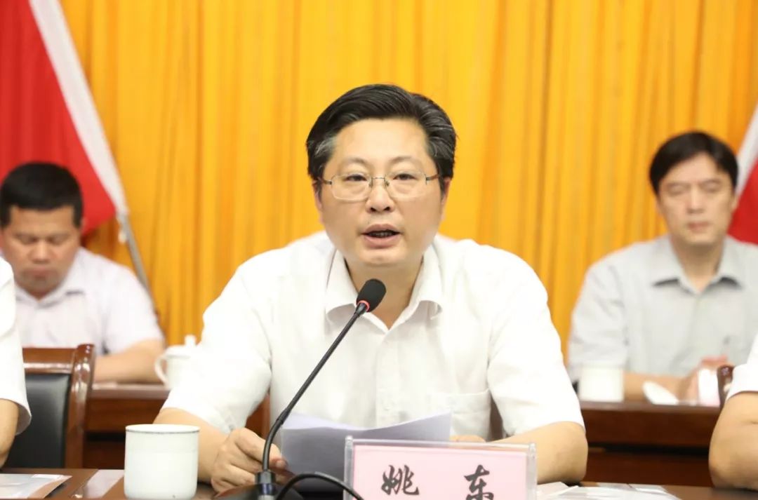 会上,镇党委书记姚东作了闭幕讲话,充分肯定了甪直镇上半年取得的工作