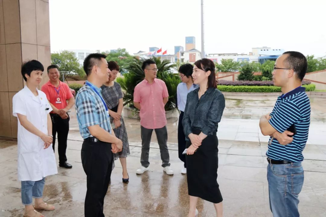 省红十字会党组书记专职副会长陶竞一行调研区二院医